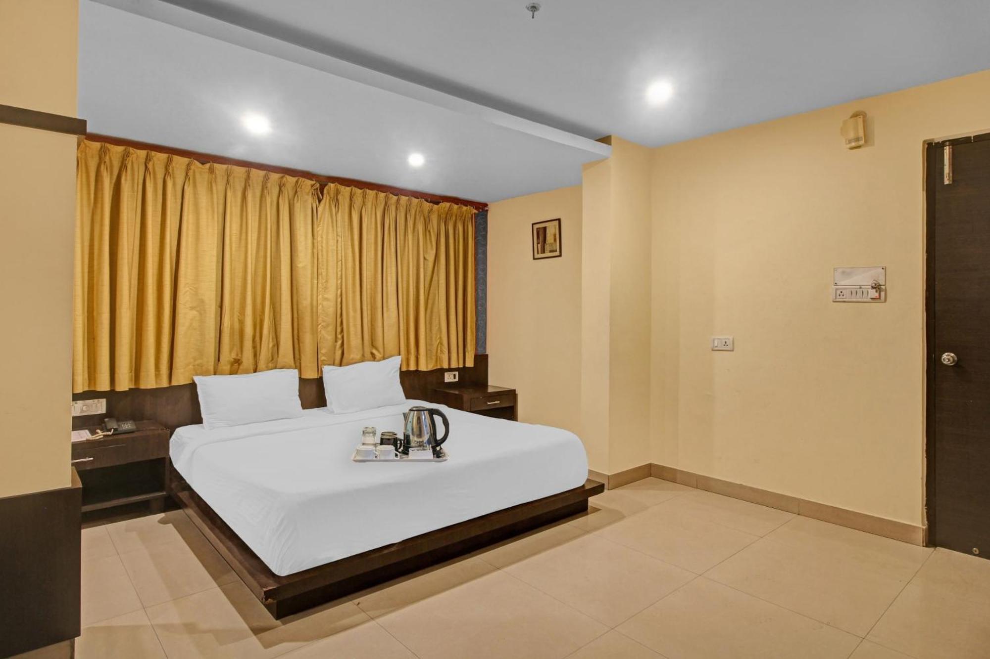 Townhouse The Grand Plaza Hotel Hyderabad Exterior photo