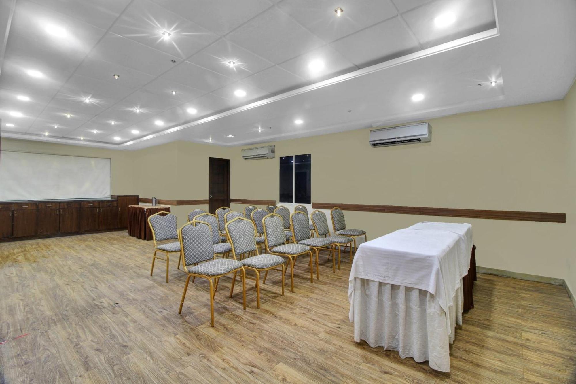 Townhouse The Grand Plaza Hotel Hyderabad Exterior photo