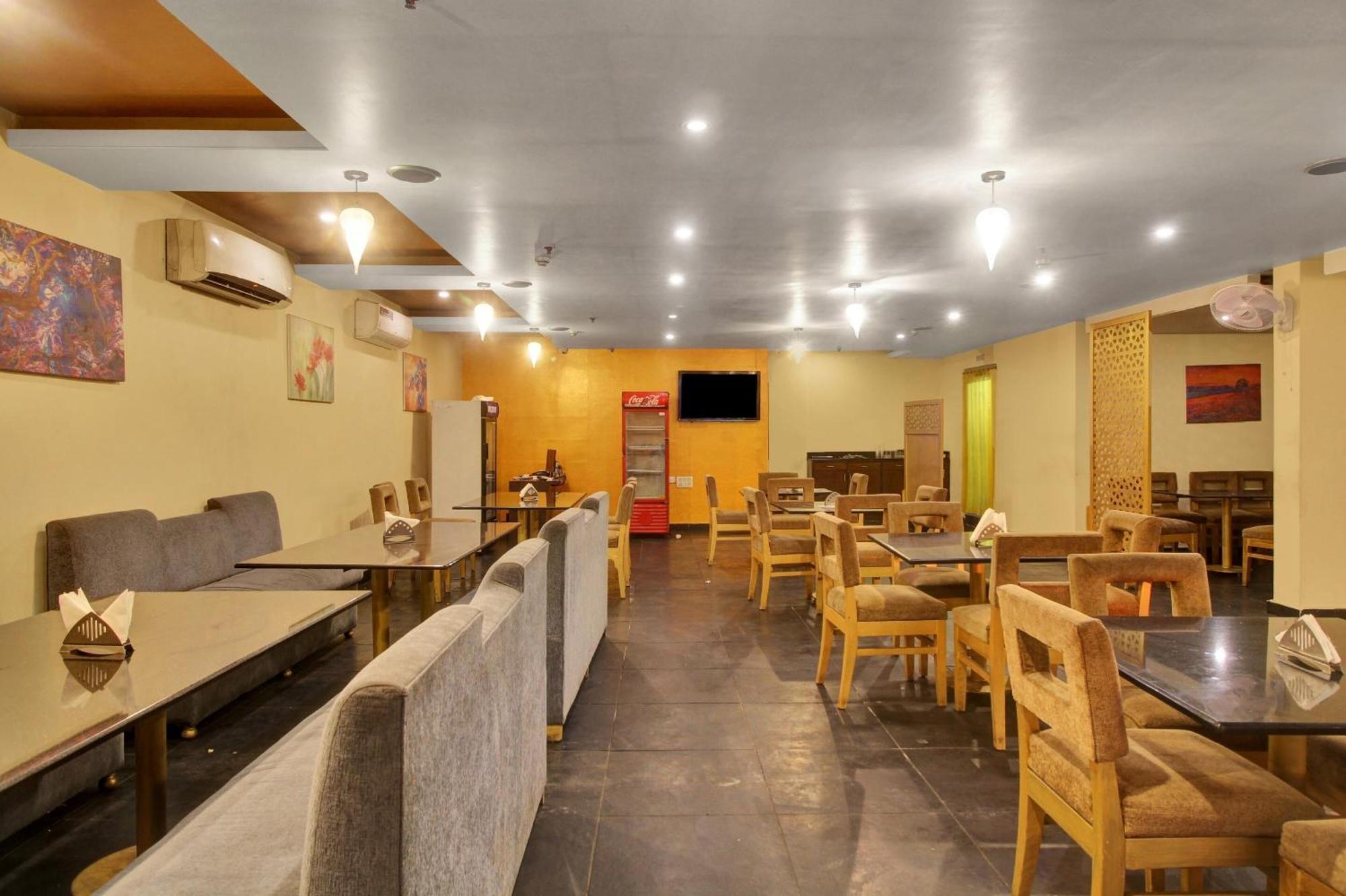 Townhouse The Grand Plaza Hotel Hyderabad Exterior photo